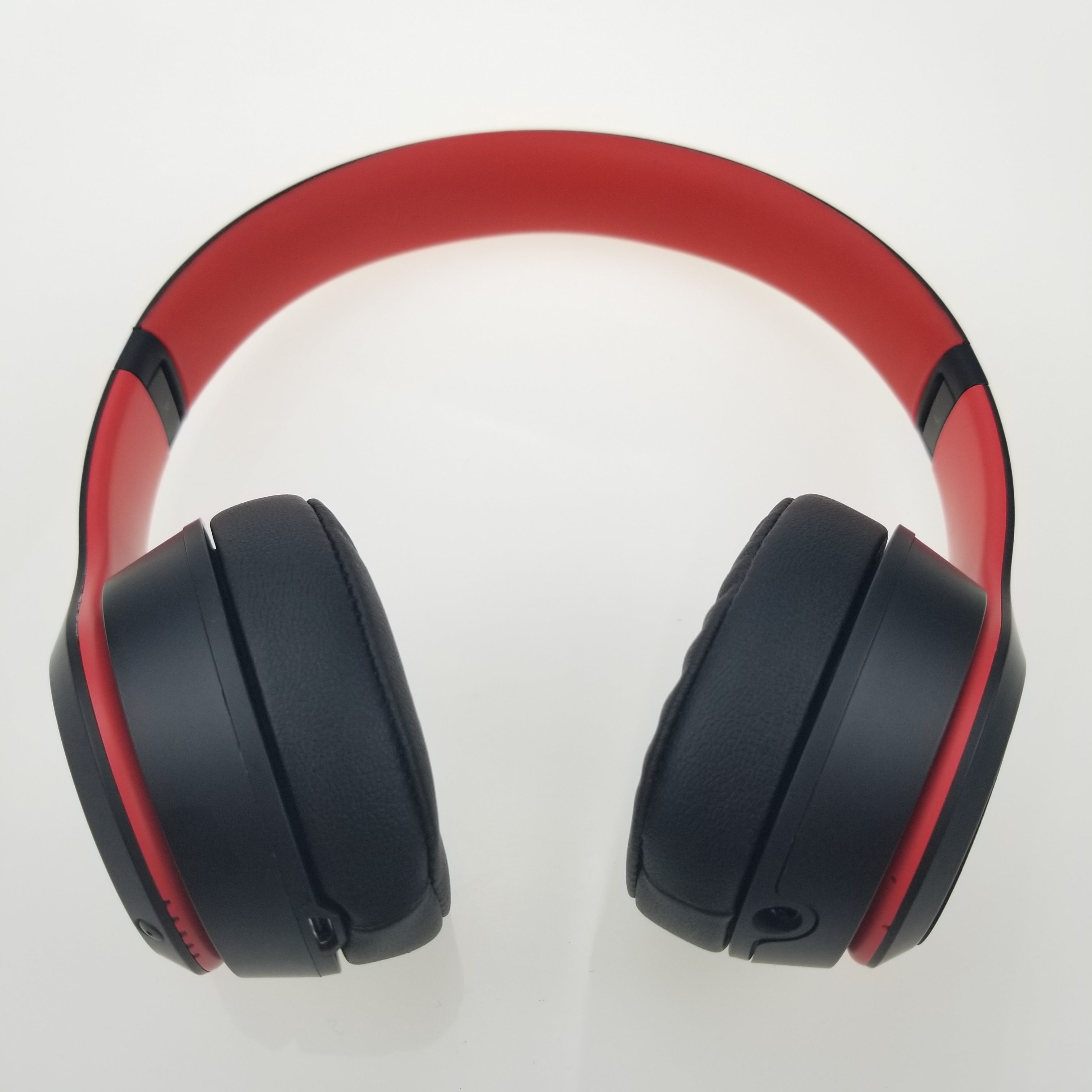 Beats Solo Original Over-Ear Headset Hands-free Wireless Bluetooth Headphone Fast Charge Anti Noise Beats Solo Original Over-Ear Headset Hands-free Wireless Bluetooth Headphone Fast Charge Anti Noise