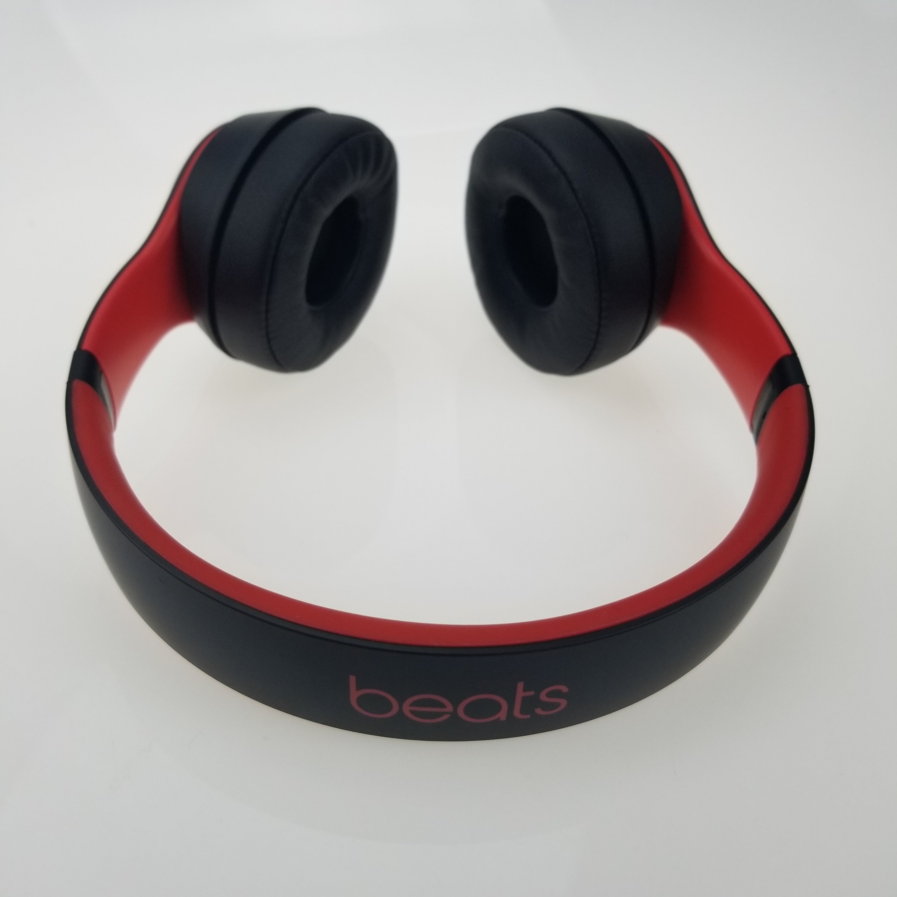 Beats Solo Original Over-Ear Headset Hands-free Wireless Bluetooth Headphone Fast Charge Anti Noise Beats Solo Original Over-Ear Headset Hands-free Wireless Bluetooth Headphone Fast Charge Anti Noise