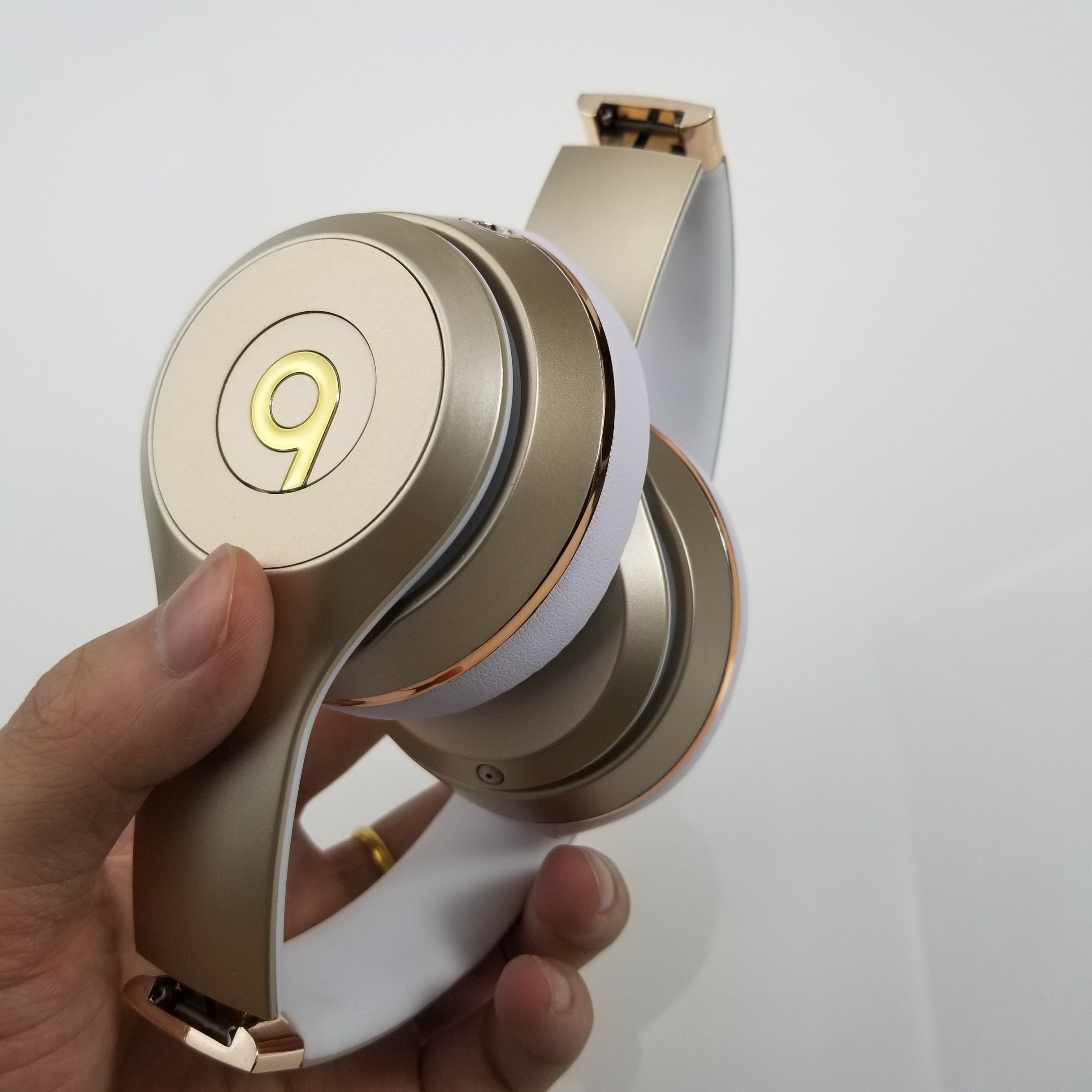 Beats Solo Original Over-Ear Headset Hands-free Wireless Bluetooth Headphone Music Fast Charge Anti Noise 003 Beats Solo Original Over-Ear Headset Hands-free Wireless Bluetooth Headphone Music Fast Charge Anti Noise 003