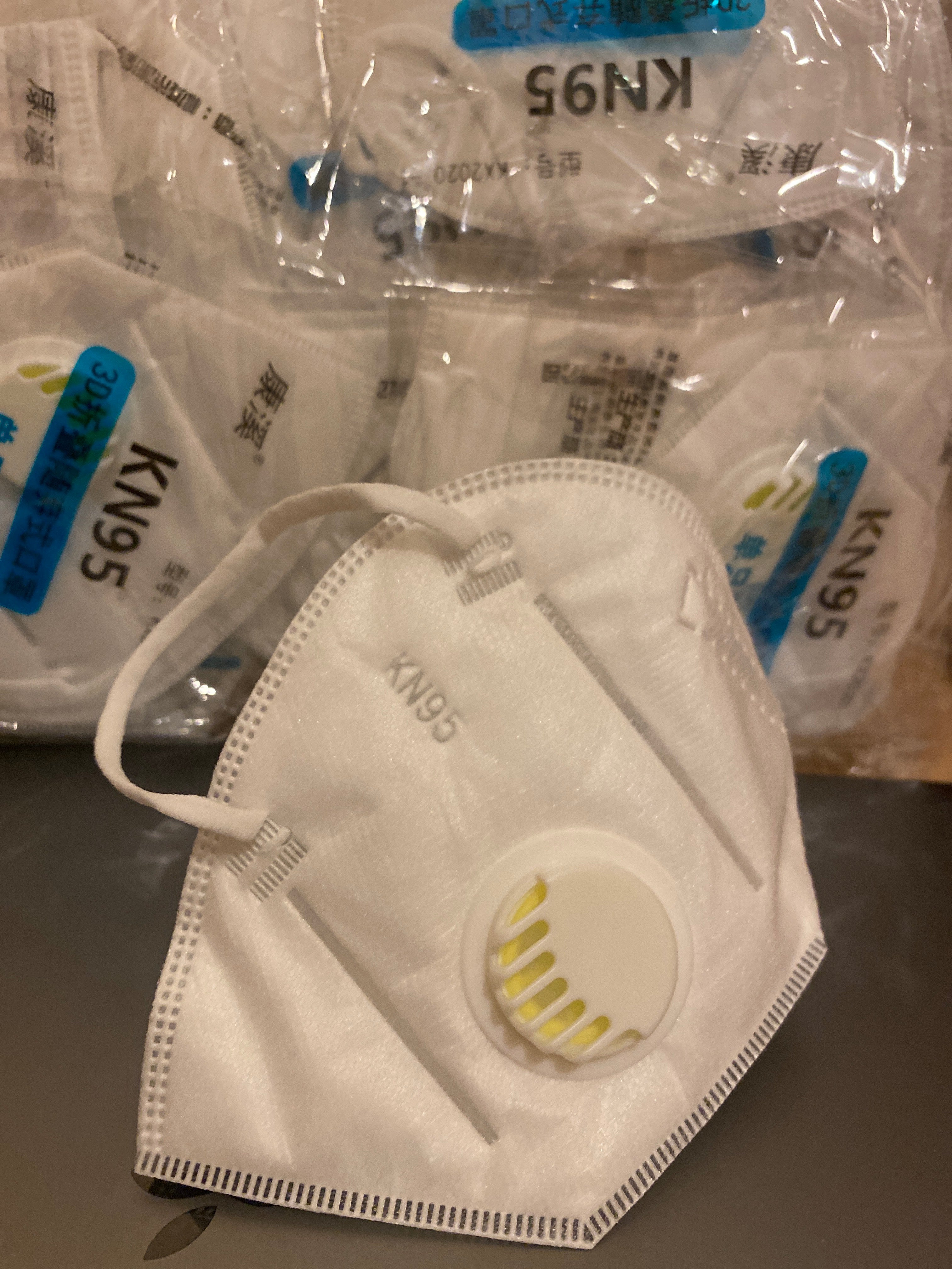 FFP2 KN95 N95 Face Mask With Vent Valve Medical Surgical Flu Virus Bacteria FFP2 KN95 N95 Face Mask With Vent Valve Medical Surgical Flu Virus Bacteria