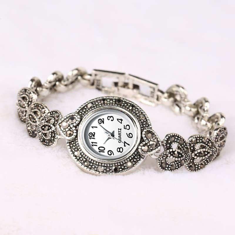 REVELRY 2019 New Luxury Quartz Watch Women Fashion Antique Silver Women's Watches Bright Black Crystal Vintage Bracelet Watch REVELRY 2019 New Luxury Quartz Watch Women Fashion Antique Silver Women's Watches Bright Black Crystal Vintage Bracelet Watch