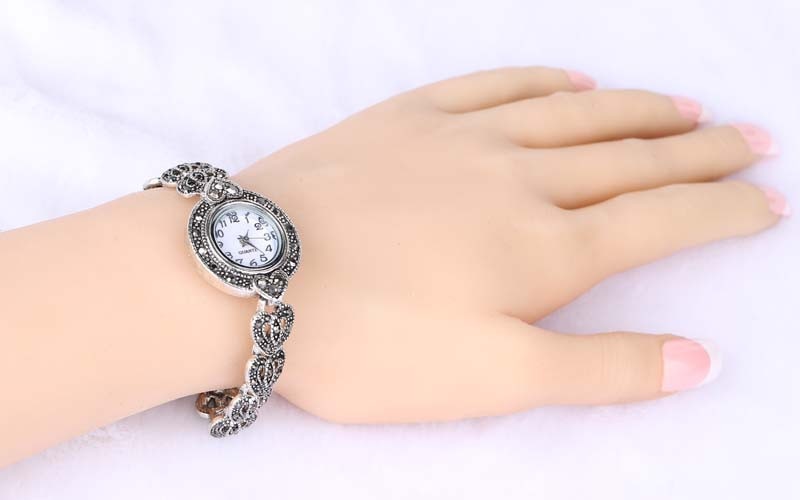 REVELRY 2019 New Luxury Quartz Watch Women Fashion Antique Silver Women's Watches Bright Black Crystal Vintage Bracelet Watch REVELRY 2019 New Luxury Quartz Watch Women Fashion Antique Silver Women's Watches Bright Black Crystal Vintage Bracelet Watch