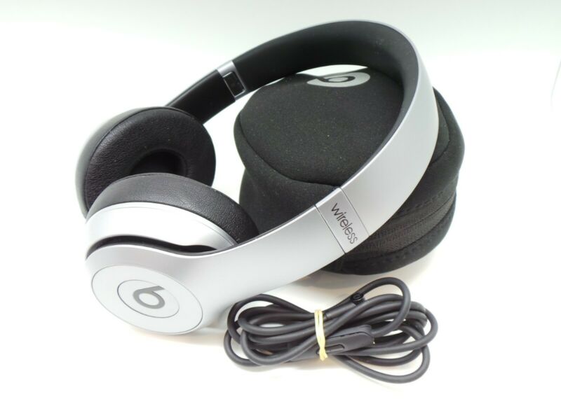 Beats by Dr. Dre Solo 3 Wireless Bluetooth Headband Headphones Beats by Dr. Dre Solo 3 Wireless Bluetooth Headband Headphones