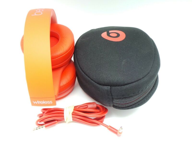 Beats by Dr. Dre Solo 3 Wireless Bluetooth Headband Headphones Beats by Dr. Dre Solo 3 Wireless Bluetooth Headband Headphones