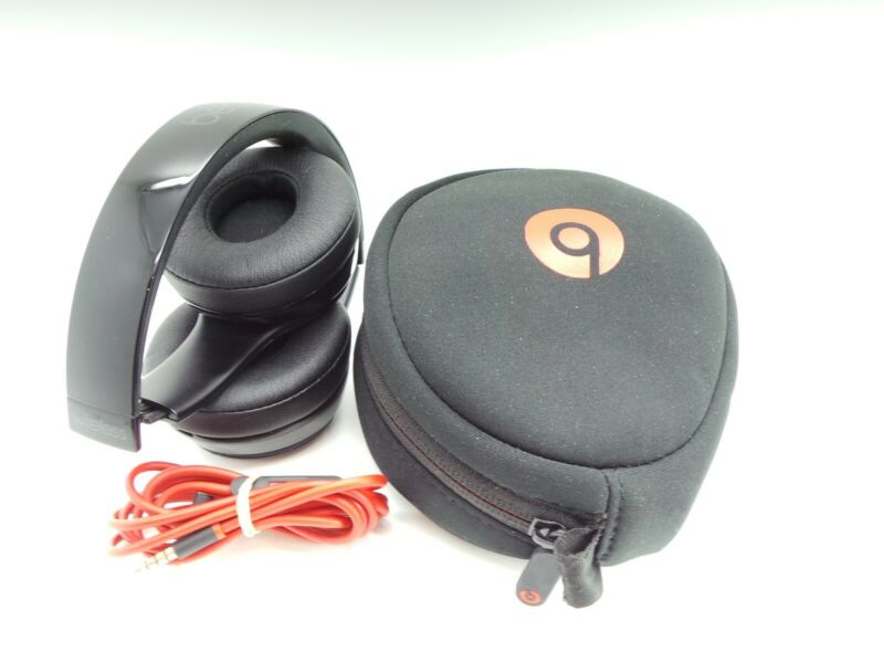 Beats by Dr. Dre Solo 3 Wireless Bluetooth Headband Headphones Beats by Dr. Dre Solo 3 Wireless Bluetooth Headband Headphones