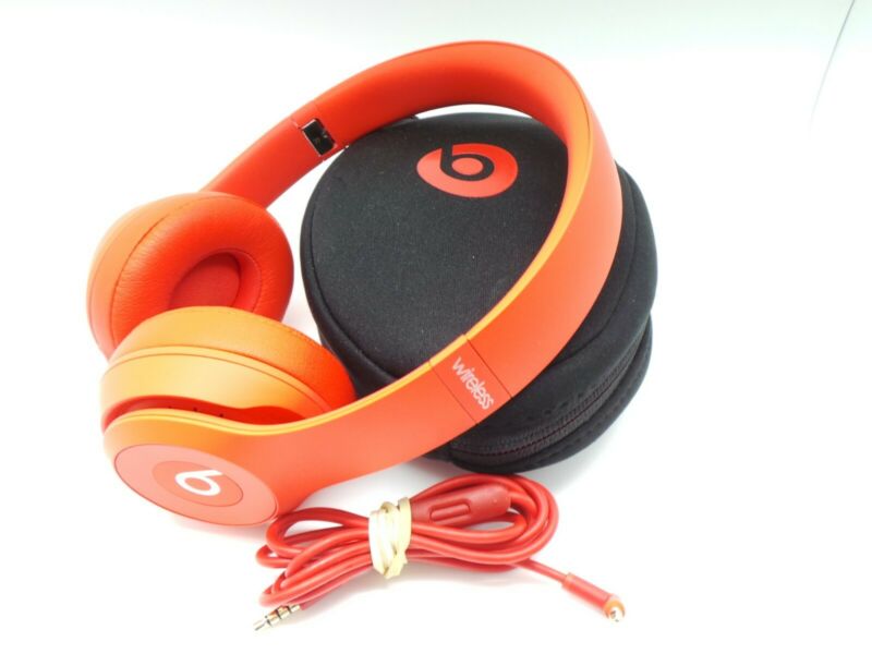 Beats by Dr. Dre Solo 3 Wireless Bluetooth Headband Headphones Beats by Dr. Dre Solo 3 Wireless Bluetooth Headband Headphones