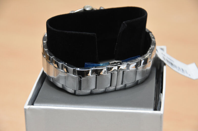 NEW Emporio Armani Stainless Blue Dial Chronograph Mens Watch AR5860 RRP £325 NEW Emporio Armani Stainless Blue Dial Chronograph Mens Watch AR5860 RRP £325