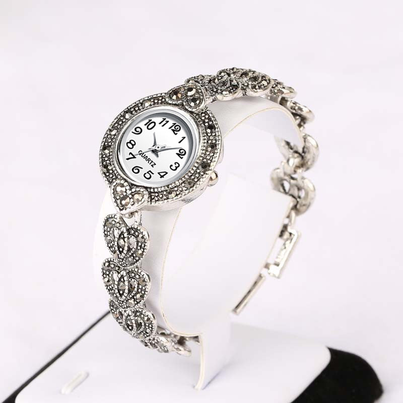 REVELRY 2019 New Luxury Quartz Watch Women Fashion Antique Silver Women's Watches Bright Black Crystal Vintage Bracelet Watch